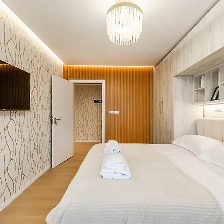 Urban Chic Terrace & View By Pikhost Apartamento Tirana